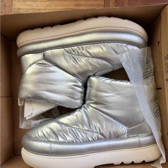 Silver Uggs - Brand New size 9 - Picture 3 of 4